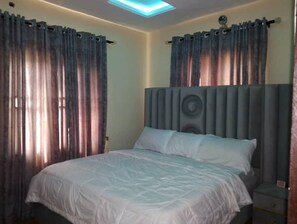 Apartment | 2 bedrooms, iron/ironing board, free WiFi, bed sheets