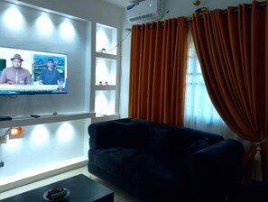 Apartment | Living area - Apartment Sleeps 4 With Free Parking (Benin City)