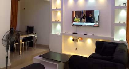 2 Bed-sleeps 4-free Parking-aircon-3