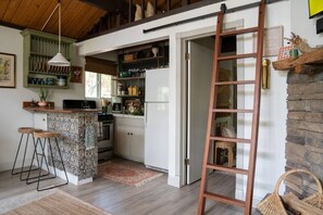 Interior - Vintage Mountain Retreat: Pet-Friendly, BOOK NOW (Big Bear)