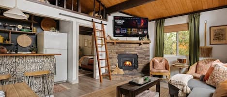 Smart TV, fireplace