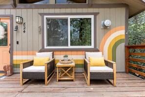 Terrace/patio - Vintage Mountain Retreat: Pet-Friendly, BOOK NOW (Big Bear)