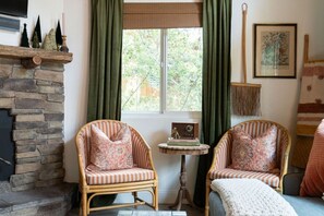 Interior - Vintage Mountain Retreat: Pet-Friendly, BOOK NOW (Big Bear)