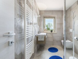Mobile Home | Bathroom
