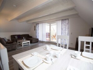 Mobile Home | 2 bedrooms, individually furnished, iron/ironing board - Gluckszeit Comfortable Holiday Residence (Wittduen)