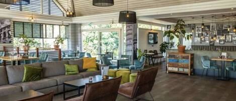 Mobile Home | Dining