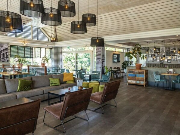 Mobile Home | Dining