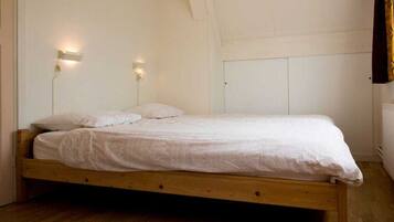 3 bedrooms, individually furnished, iron/ironing board