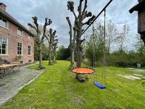 Mobile Home | Outdoor dining