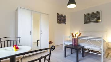 Mobile Home | Dining