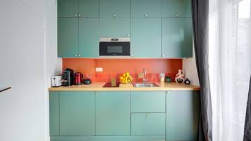 Microwave, dishwasher, coffee/tea maker, toaster