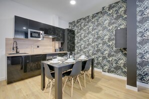 Microwave, oven, dishwasher, coffee/tea maker