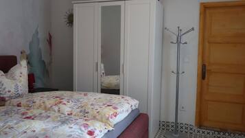 House | 1 bedroom, individually furnished