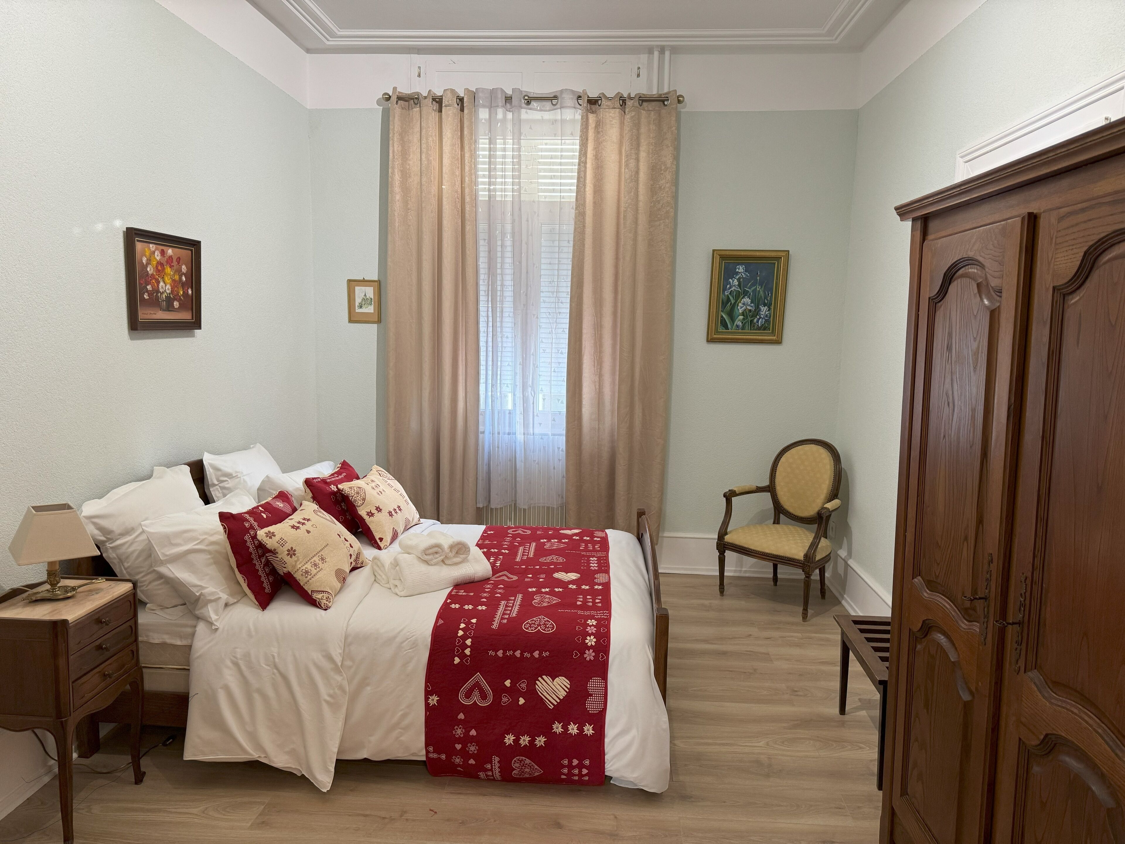 3 soverom, strykejern/-brett, reiseseng for barn og wi-fi (inkludert)