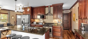 Douglas Retreat - Two bedroom condo with High-Speed WIFI, AC, Washer/Dryer.