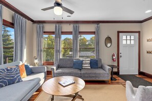 Smart TV, computer monitors