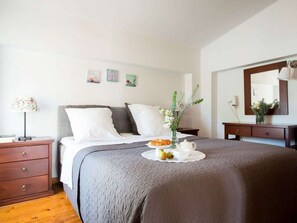 Mobile Home | 2 bedrooms, individually furnished, iron/ironing board