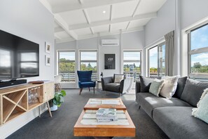 Smart TV, video games