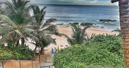 Wonderful beach view 1 bed apt incredible location AC GYM POOl WiFi car garage.