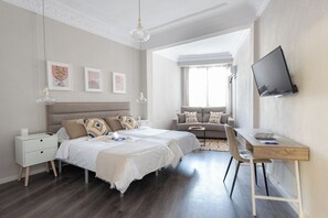 4 bedrooms, iron/ironing board, WiFi, bed sheets