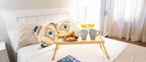 4 habitaciones, tabla de planchar con plancha, wifi y ropa de cama