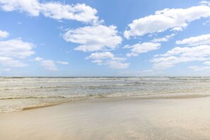 På stranden