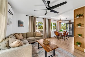 House, Multiple Beds (Royal Point Modern Hale) | Living area - Royal Point Modern Hale (Coffeyville)