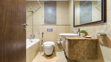 Panoramic Studio | Bathroom | Bathtub, free toiletries, hair dryer, bathrobes
