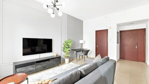 Leilighet – comfort, 1 kingsize-seng | Oppholdsområde | Smart-TV