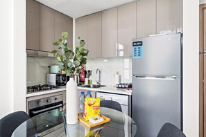 Appartement Exclusif | Cuisine privée | Grand réfrigérateur, micro-ondes, four, plaque de cuisson