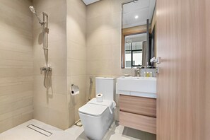Family Apartment | Bathroom | Shower, rainfall showerhead, free toiletries, hair dryer - Silkhaus Azizi Aura (Dubai)
