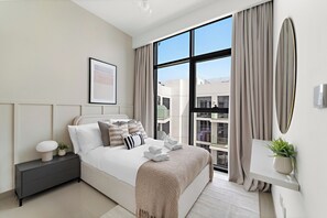 Family Apartment | 2 bedrooms, Egyptian cotton sheets, premium bedding, memory-foam beds - Silkhaus Azizi Aura (Dubai)