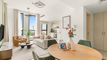 Departamento Elite | Área de sala de estar | Smart TV de 50 pulgadas con canales digitales