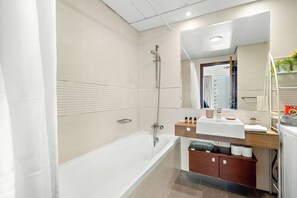 Comfort Studio | Bathroom | Rainfall showerhead, free toiletries, hair dryer, towels - Silkhaus The Arc Towers (Abu Dhabi)