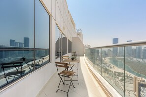 Luxe appartement, uitzicht op zee | Uitzicht vanaf balkon