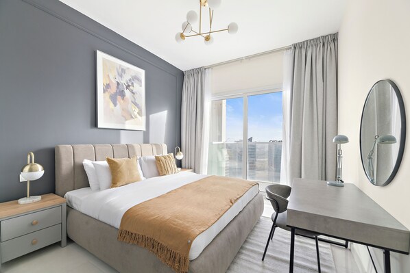 Egyptian cotton sheets, premium bedding, memory-foam beds - Silkhaus Goldcrest Executive (Dubai)