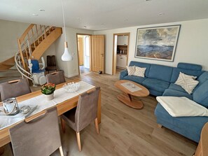 Mobile Home | Dining