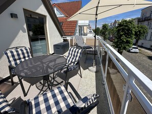 Mobile Home | Outdoor dining