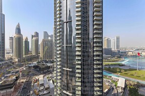 Elite Apartment | 3 bedrooms, Egyptian cotton sheets, premium bedding, memory-foam beds - Silkhaus Act One Towers (Dubai)