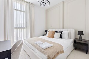 Senior Apartment | Living area | 50-inch Smart TV with digital channels - Silkhaus Mangrove Place (Abu Dhabi)