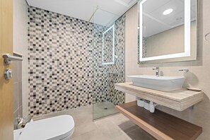 Departamento panorámico | Baño | Regadera, regadera tipo lluvia, amenidades de baño gratuitas 