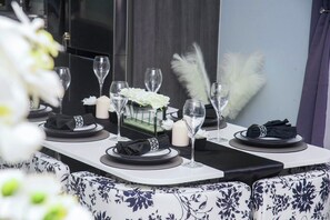 Dining - Modern and spacious 2 bed, 2 bath villa located in the resort town of Ocho Rios. (Ocho Rios)