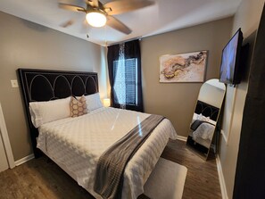 3 habitaciones, tabla de planchar con plancha, wifi y ropa de cama