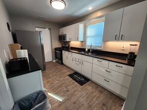 Mikrobølgeovn, ovn og kokeplater