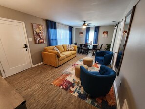 Smart TV - Wellington Cottage (Mobile)