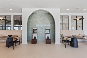 Dining - Top Floor! Best views +amenities! Pool/gym/bowl/pk (Salt Lake City)