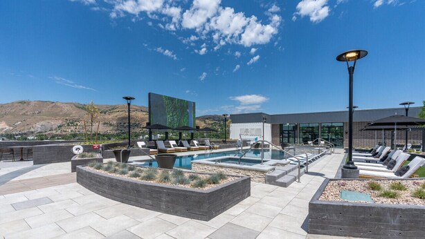 Pool - VIEWS! Capitol! Year round POOL/Spa/Gym/Bowling! (Salt Lake City)