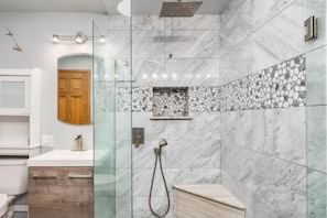 Bathroom - Kona Magic Sands#208 Beachfront, Remodeled! (Kailua-Kona)