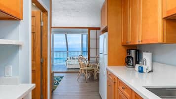 Condo, 1 Queen Bed with Sofa bed (Kona Magic Sands#208) | Interior