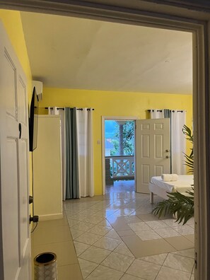 4 bedrooms, iron/ironing board, free WiFi, bed sheets - richardsons place (Gros Islet)